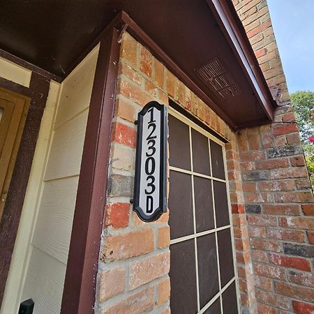 Centrally Located Houston Retreat! Sleeps 8, 10 Min To Downtown, Free Parking Экстерьер фото