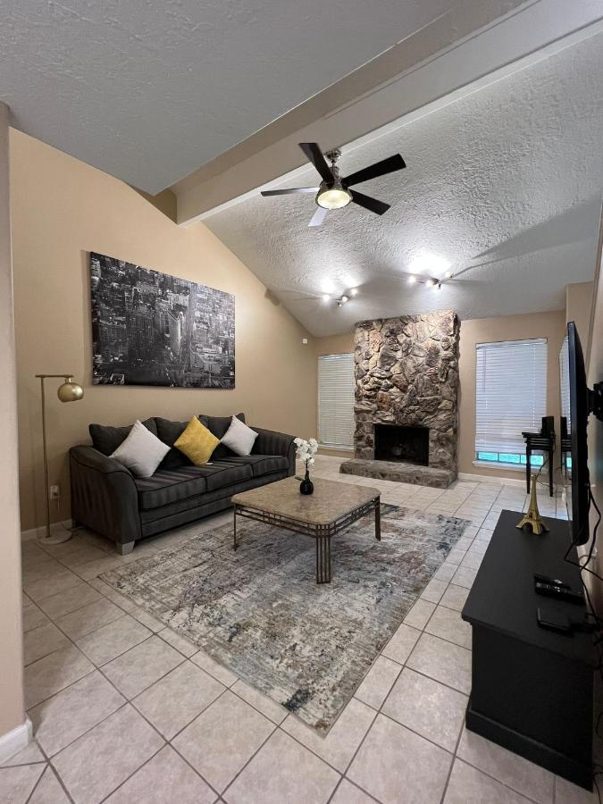 Centrally Located Houston Retreat! Sleeps 8, 10 Min To Downtown, Free Parking Экстерьер фото