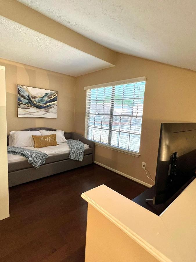 Centrally Located Houston Retreat! Sleeps 8, 10 Min To Downtown, Free Parking Экстерьер фото