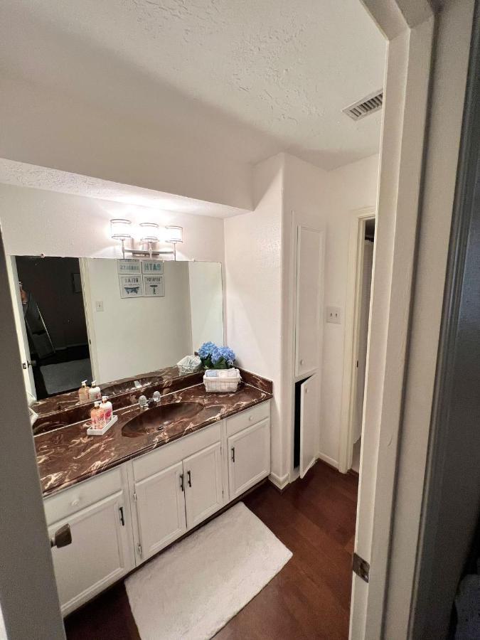 Centrally Located Houston Retreat! Sleeps 8, 10 Min To Downtown, Free Parking Экстерьер фото