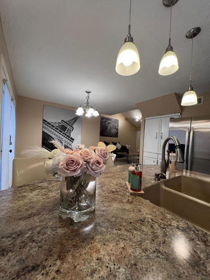 Centrally Located Houston Retreat! Sleeps 8, 10 Min To Downtown, Free Parking Экстерьер фото
