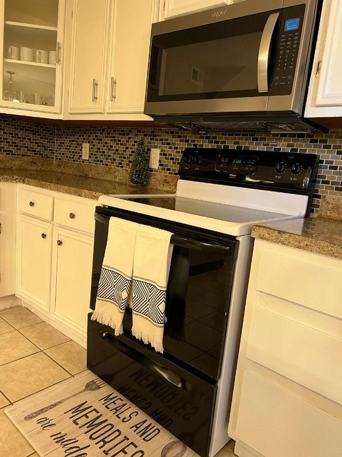 Centrally Located Houston Retreat! Sleeps 8, 10 Min To Downtown, Free Parking Экстерьер фото