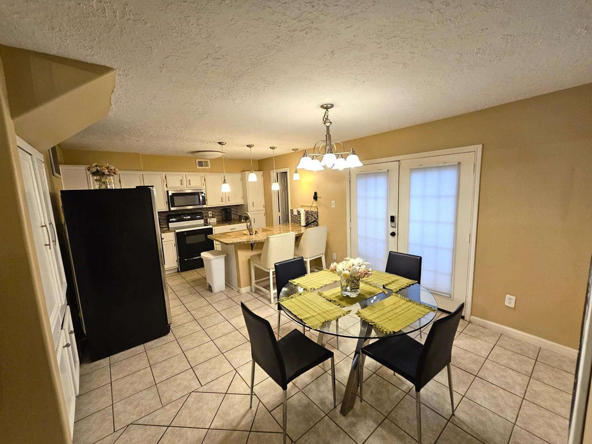 Centrally Located Houston Retreat! Sleeps 8, 10 Min To Downtown, Free Parking Экстерьер фото